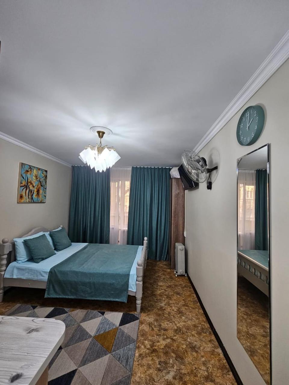 Апартаменты На Улице Клочкова, 128 Almaty Eksteriør bilde